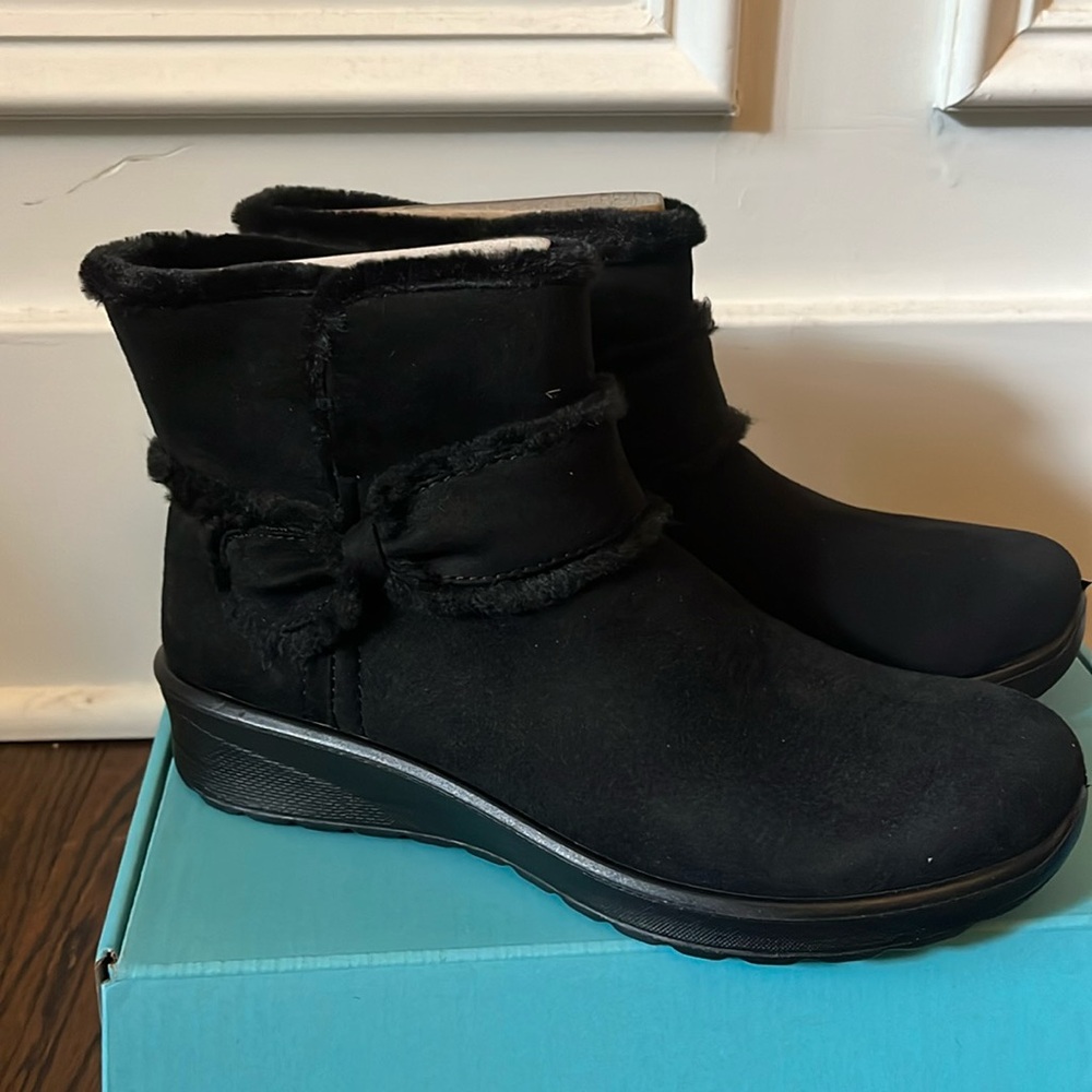 Bzees Glaze black 7W new in box